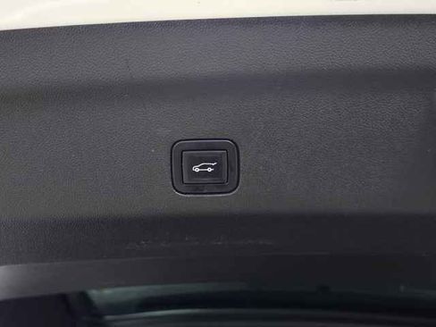 Used 2021 Cadillac Escalade Premium Luxury Platinum image 8