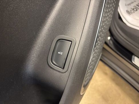 Used 2025 Buick Enclave Preferred image 33