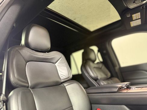 Used 2023 Lincoln Navigator Reserve image 11