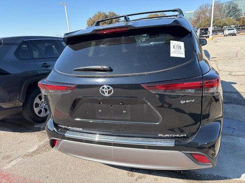 Used 2025 Toyota Highlander Platinum image 5