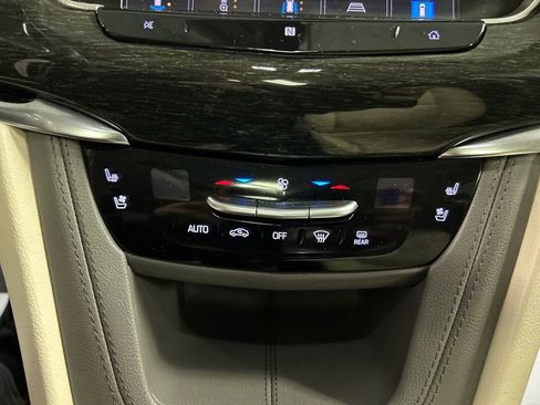 Used 2021 Cadillac XT6 Premium Luxury image 19