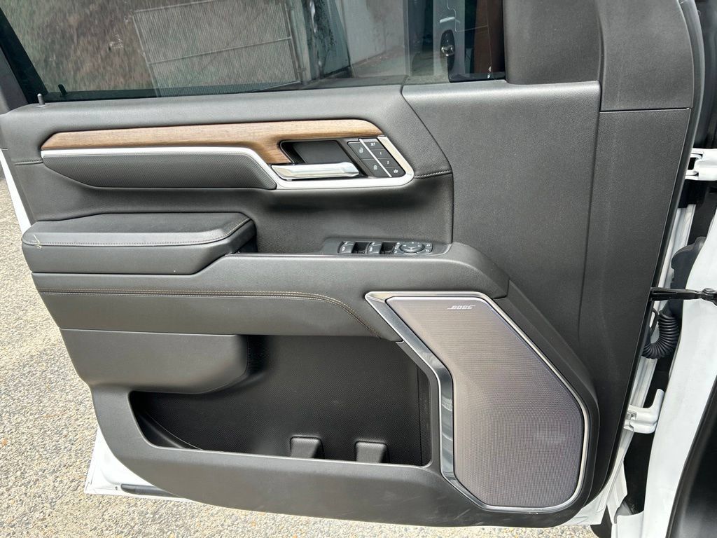 Used 2024 Chevrolet Silverado 2500 High Country w/ High Country Premium Package AWD/4WD image 16