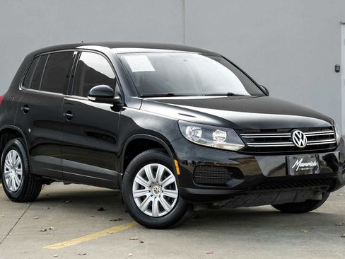 Used 2017 Volkswagen Tiguan S image 6