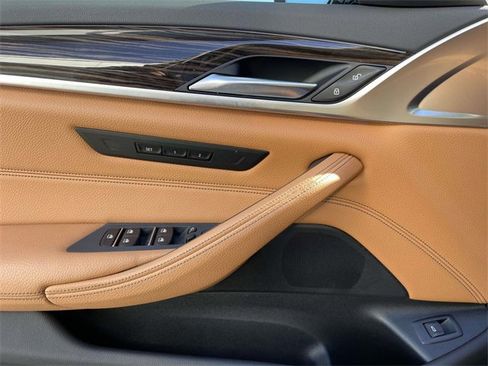 Used 2018 BMW 530i xDrive w/ Premium Package image 17