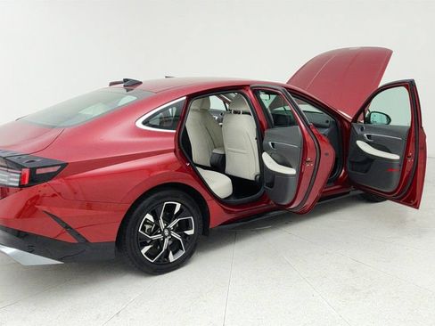 Used 2025 Hyundai Sonata SEL FWD image 12