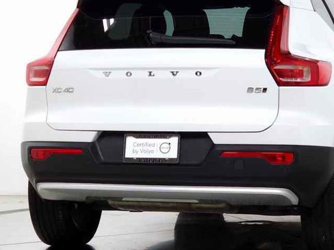 Used 2025 Volvo XC40 B5 Core image 11