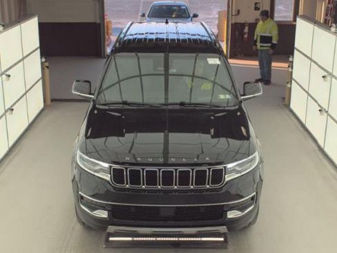 Used 2024 Jeep Wagoneer Series III image 3