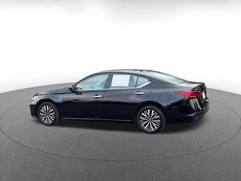 Used 2025 Nissan Altima 2.5 SV image 14