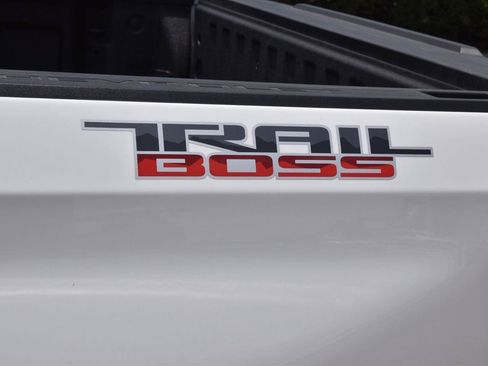 Used 2026 Chevrolet Silverado 1500 Custom Trail Boss w/ LPO, Dark Essentials Package AWD/4WD image 13