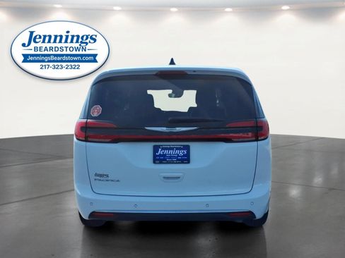 Used 2023 Chrysler Pacifica Touring-L FWD image 30