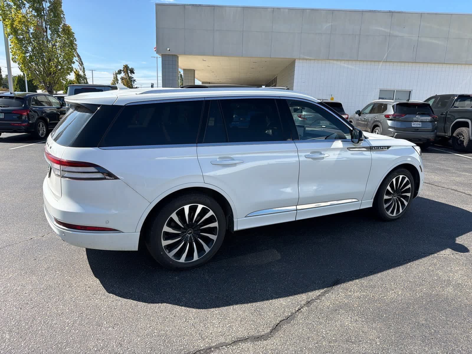 Used 2023 Lincoln Aviator Black Label Grand Touring AWD/4WD image 8