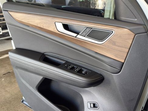 New 2026 Volkswagen Atlas SE image 17