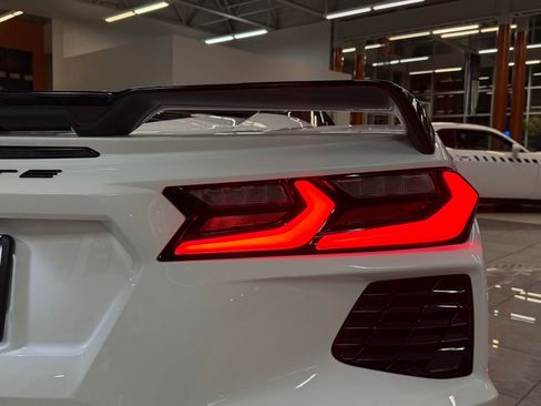 Used 2024 Chevrolet Corvette Stingray Premium Conv w/ Z51 Performance Package image 16