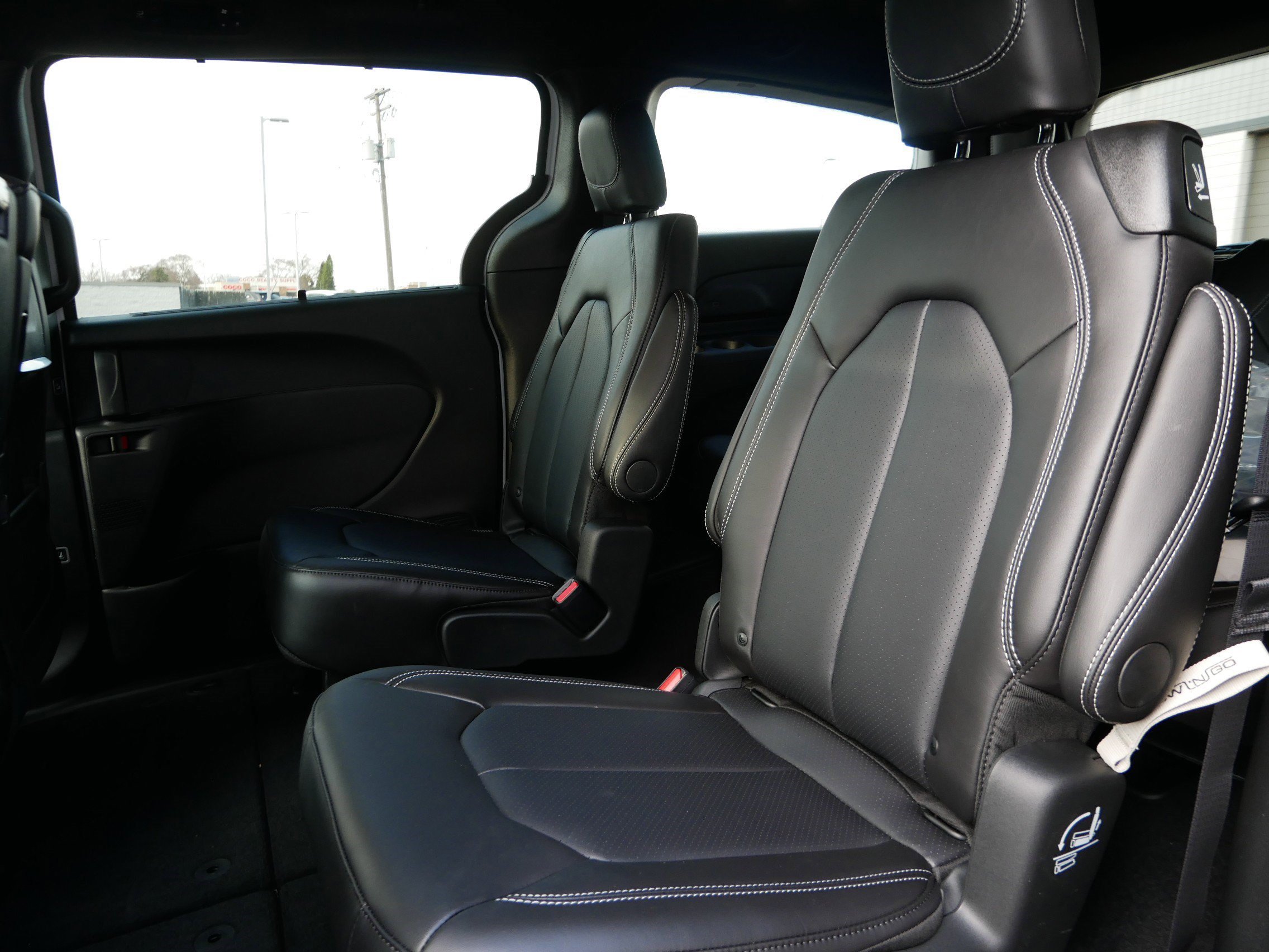 New 2026 Chrysler Pacifica Select FWD image 10