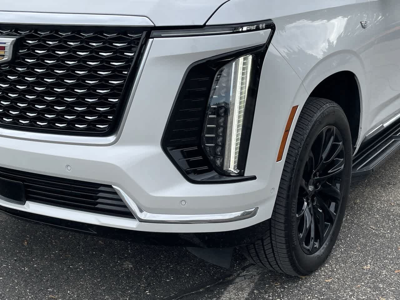 Certified 2025 Cadillac Escalade Premium Luxury w/ LPO, Floor Liner Package AWD/4WD image 43