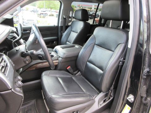 Used 2018 Chevrolet Suburban LT AWD/4WD image 19