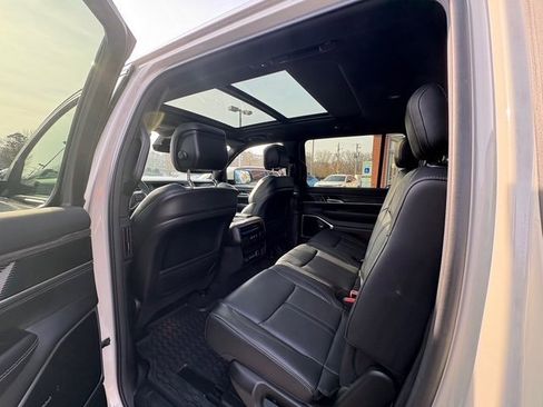 Used 2022 Jeep Wagoneer Series III w/ Premium Group I image 12