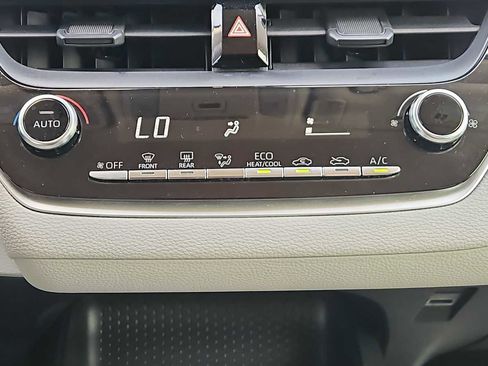 Used 2022 Toyota Corolla LE FWD image 16
