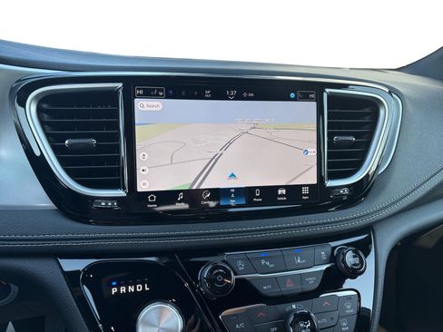 New 2026 Chrysler Pacifica Limited image 26