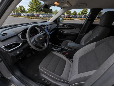 Used 2022 Chevrolet TrailBlazer LT w/ Convenience Package FWD image 15