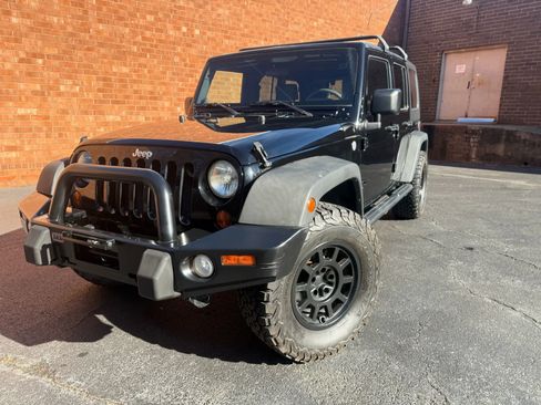 Used 2010 Jeep Wrangler Unlimited Sport image 2