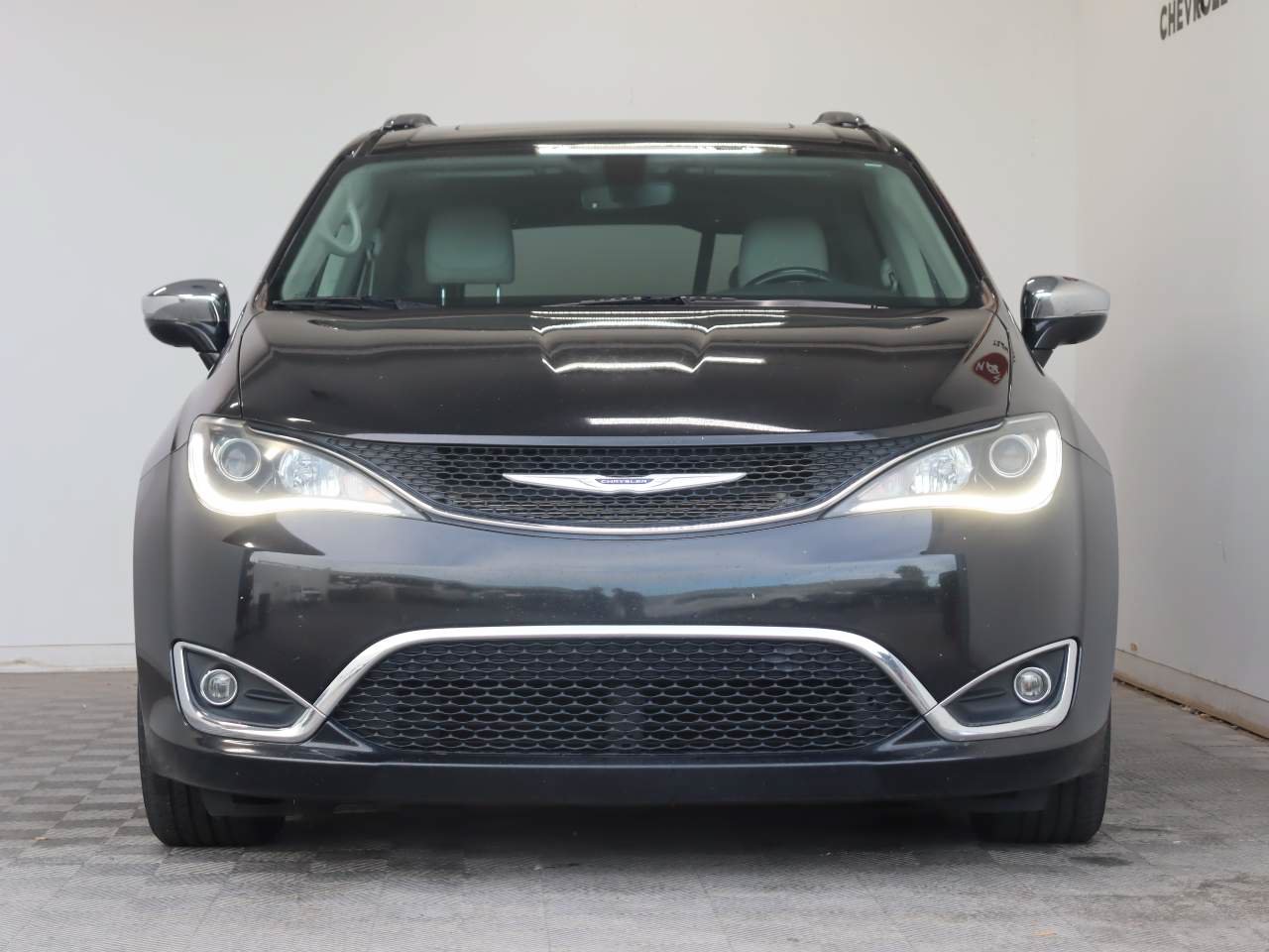 Used 2020 Chrysler Pacifica Limited FWD image 2