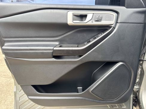 Used 2020 Ford Explorer Limited RWD image 18