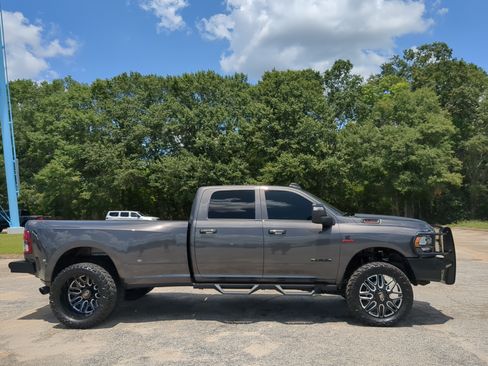 Used 2024 RAM 3500 Big Horn w/ Night Edition AWD/4WD image 2