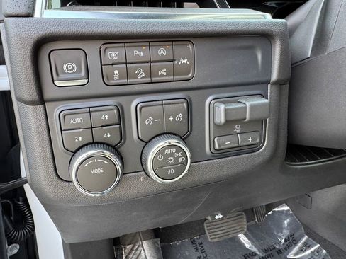 New 2026 Chevrolet Suburban Premier AWD/4WD image 17