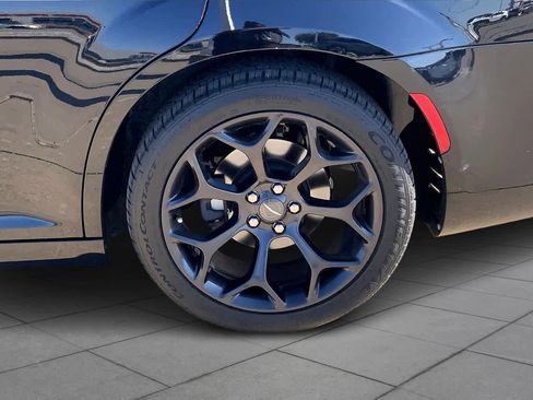 Used 2019 Chrysler 300 S w/ S Model Appearance Package image 10