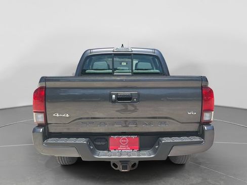 Used 2018 Toyota Tacoma SR AWD/4WD image 5