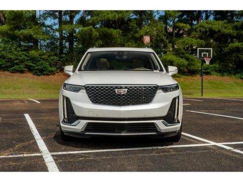 Used 2020 Cadillac XT6 Premium Luxury w/ Platinum Package FWD image 2