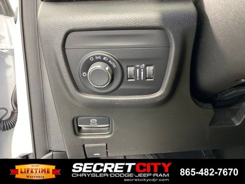 Used 2023 Jeep Grand Cherokee L Laredo AWD/4WD image 13