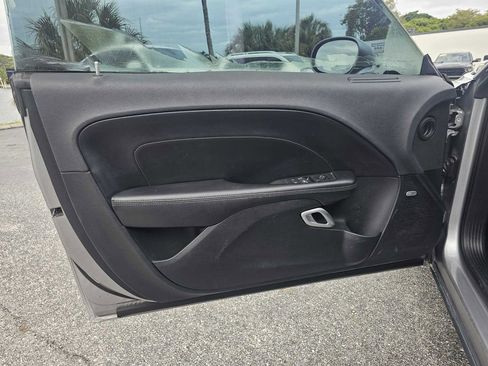 Used 2015 Dodge Challenger SXT Plus image 8