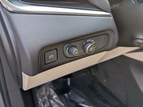 Used 2020 Buick Enclave Premium w/ Sun and Sites Package image 24