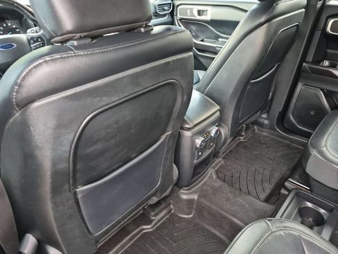 Used 2020 Ford Explorer XLT w/ Equipment Group 202A AWD/4WD image 18