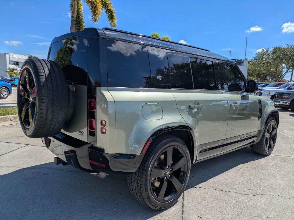 Used 2022 Land Rover Defender 110 X-Dynamic HSE AWD/4WD image 4