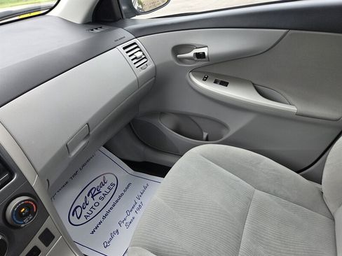 Used 2012 Toyota Corolla LE FWD image 19