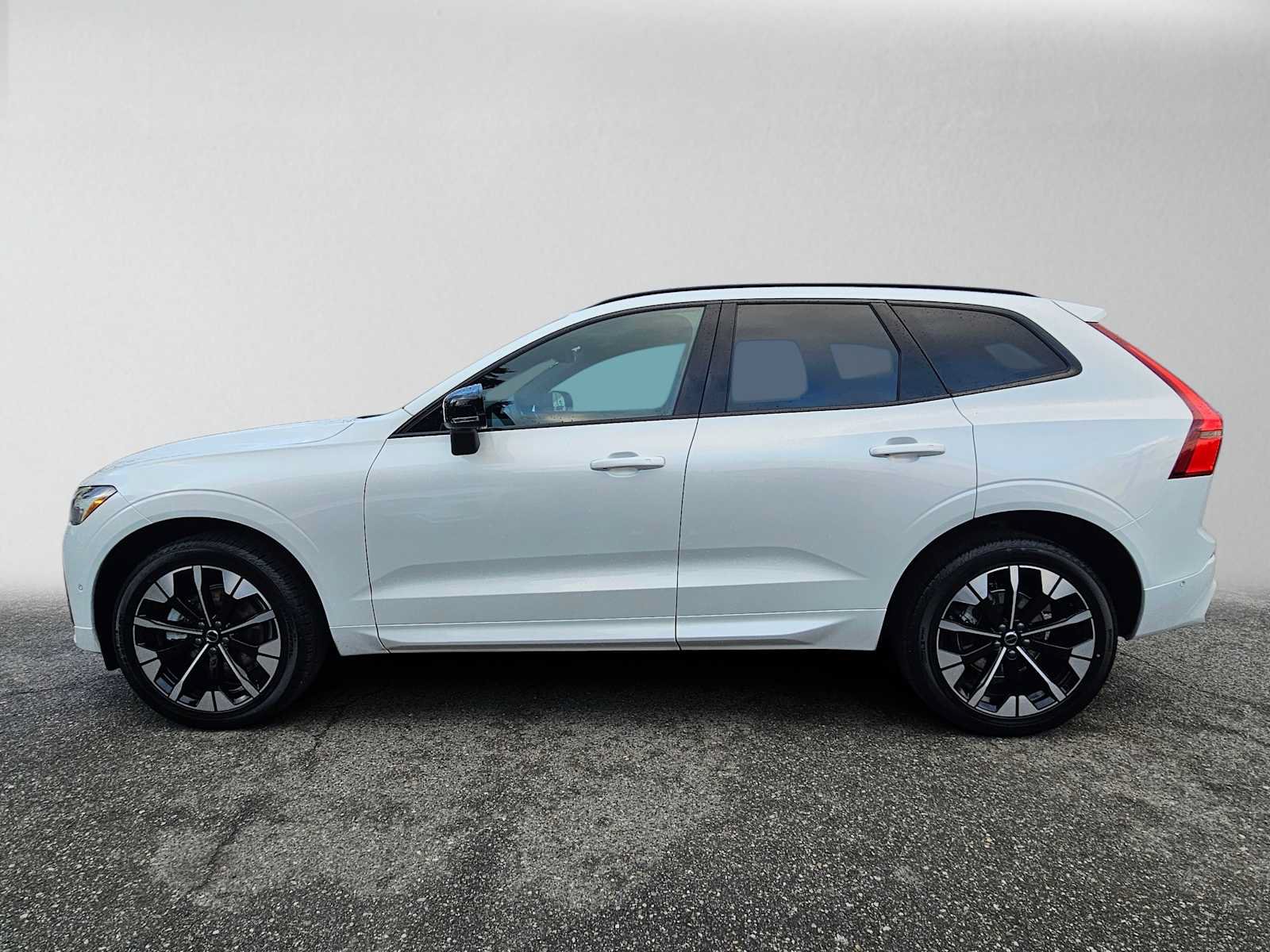 Used 2026 Volvo XC60 B5 Plus w/ Climate Package AWD/4WD image 6