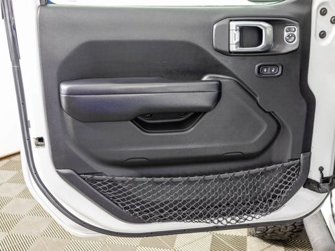 Used 2018 Jeep Wrangler Unlimited Rubicon w/ Cold Weather Group AWD/4WD image 35