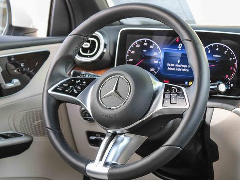 Used 2025 Mercedes-Benz GLC 300 image 15