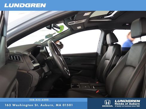 Used 2025 Honda Odyssey Sport-L image 12