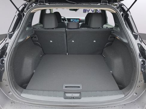 New 2026 Nissan Kicks SV w/ SV Premium Package FWD image 32
