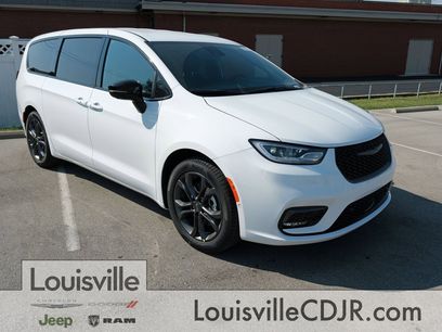 New 2026 Chrysler Pacifica Select