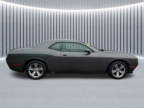 Used 2019 Dodge Challenger SXT image 2