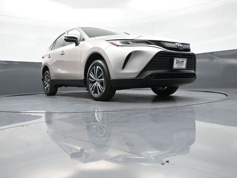 Certified 2023 Toyota Venza LE AWD/4WD image 27
