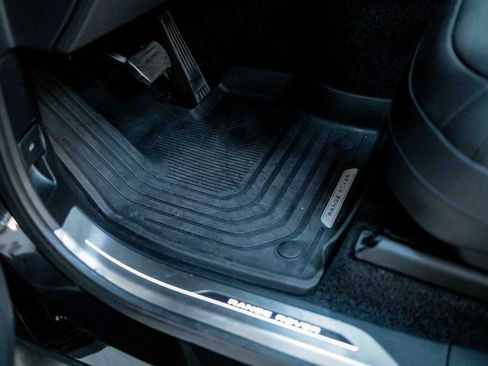 Used 2025 Land Rover Range Rover SE image 41