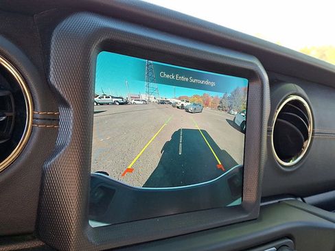 Used 2023 Jeep Gladiator Overland image 17