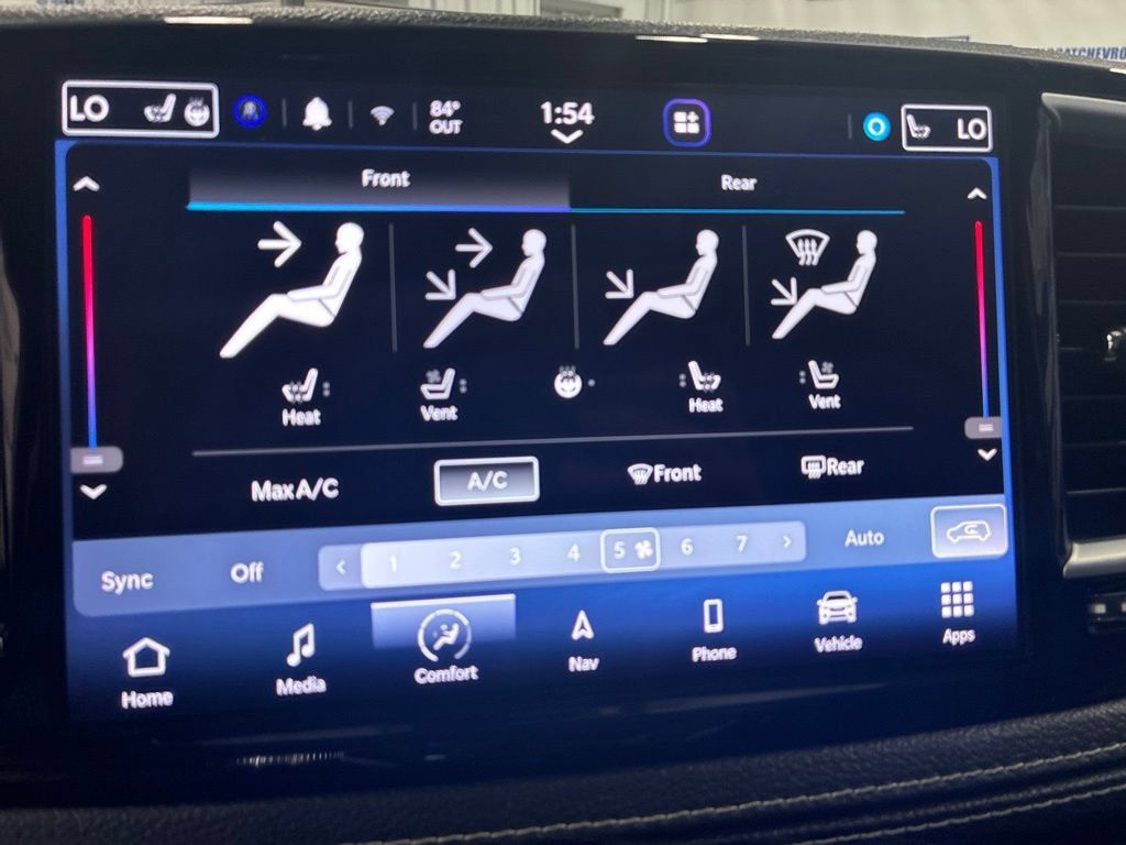 Used 2023 Chrysler Pacifica Limited FWD image 25