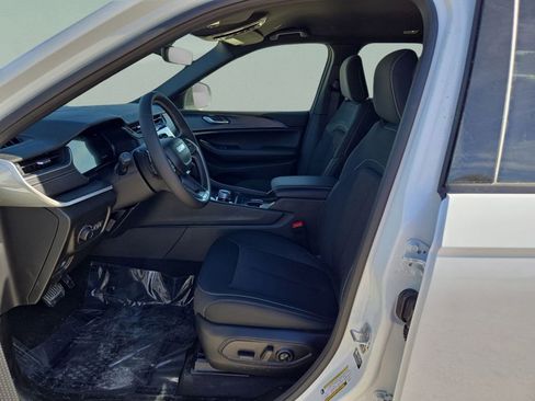 New 2025 Jeep Grand Cherokee Laredo w/ MOPAR Finishing Package RWD image 10